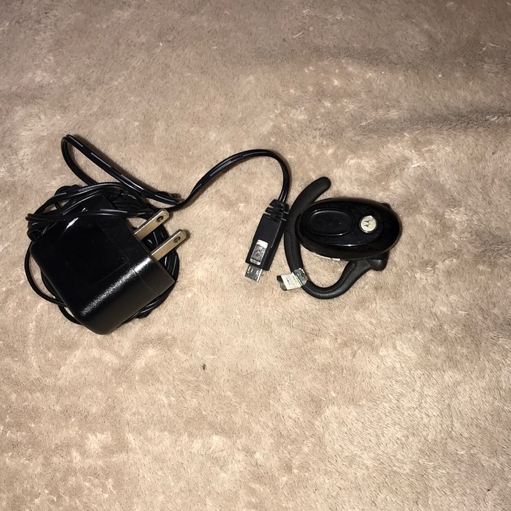 Motorola Bluetooth black and silver with charging cord